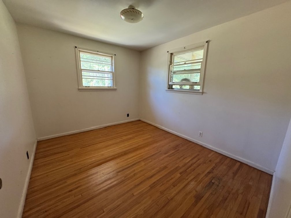 Image for Court-Ordered Estate Auction - Hwy 100: 6 acres & House - 