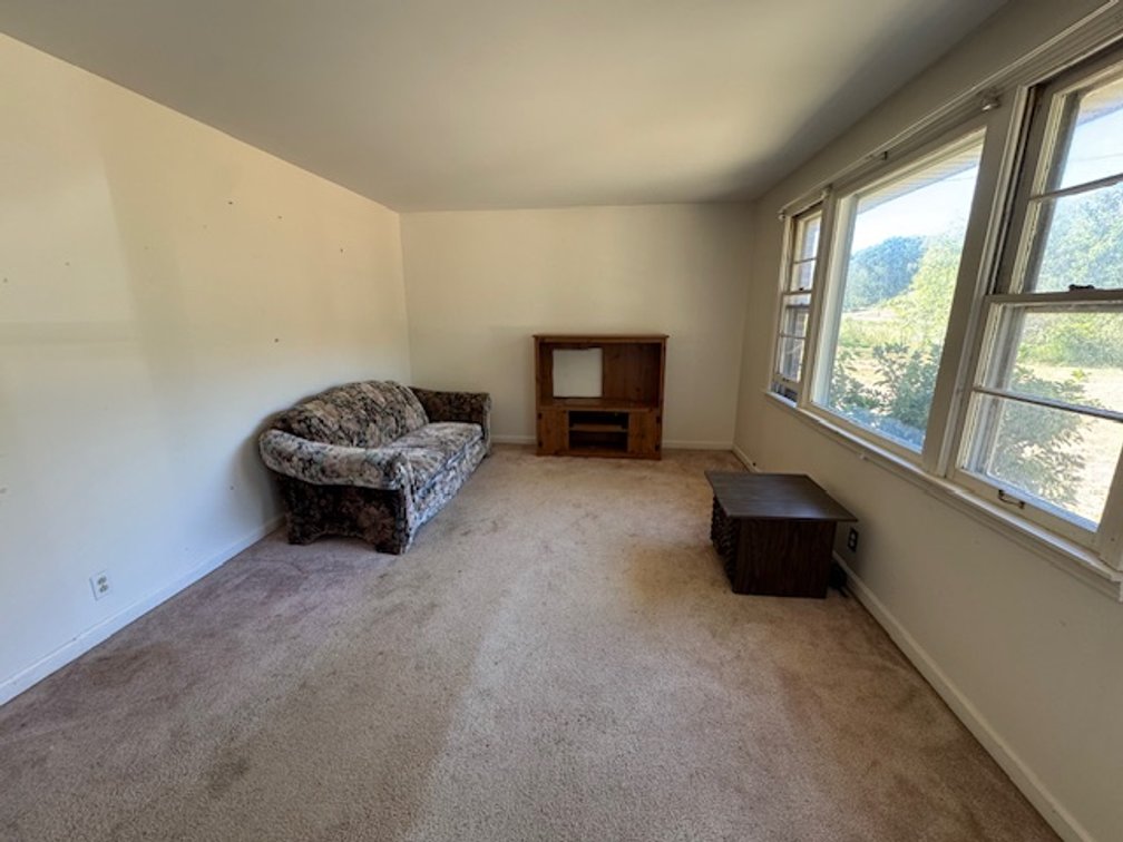 Image for Court-Ordered Estate Auction - Hwy 100: 6 acres & House - 