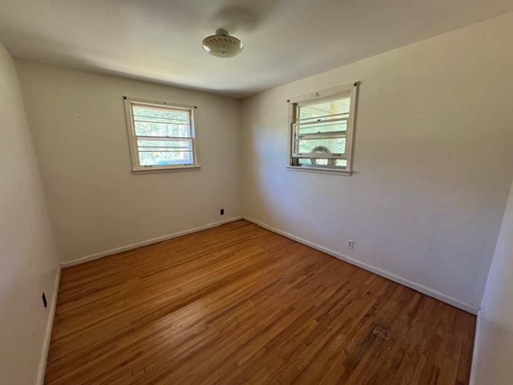 Image for Court-Ordered Estate Auction - Hwy 100: 6 acres & House - 