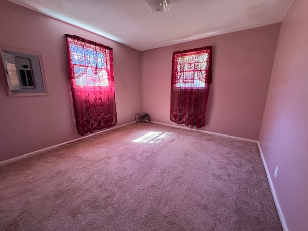 Image for Court-Ordered Estate Auction - Hwy 100: 6 acres & House - 