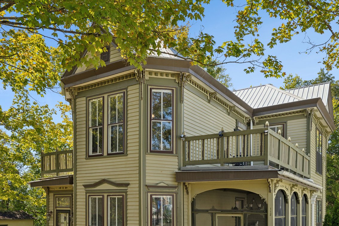 Image for Exquisite Victorian Home in Downtown Centerville