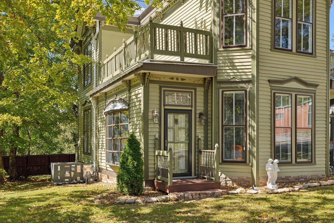 Image for Exquisite Victorian Home in Downtown Centerville