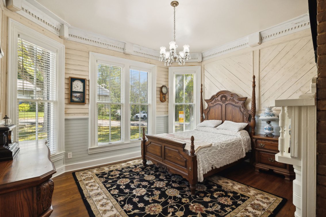Image for Exquisite Victorian Home in Downtown Centerville