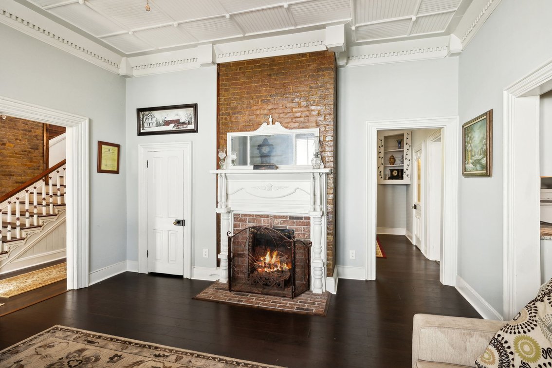 Image for Exquisite Victorian Home in Downtown Centerville