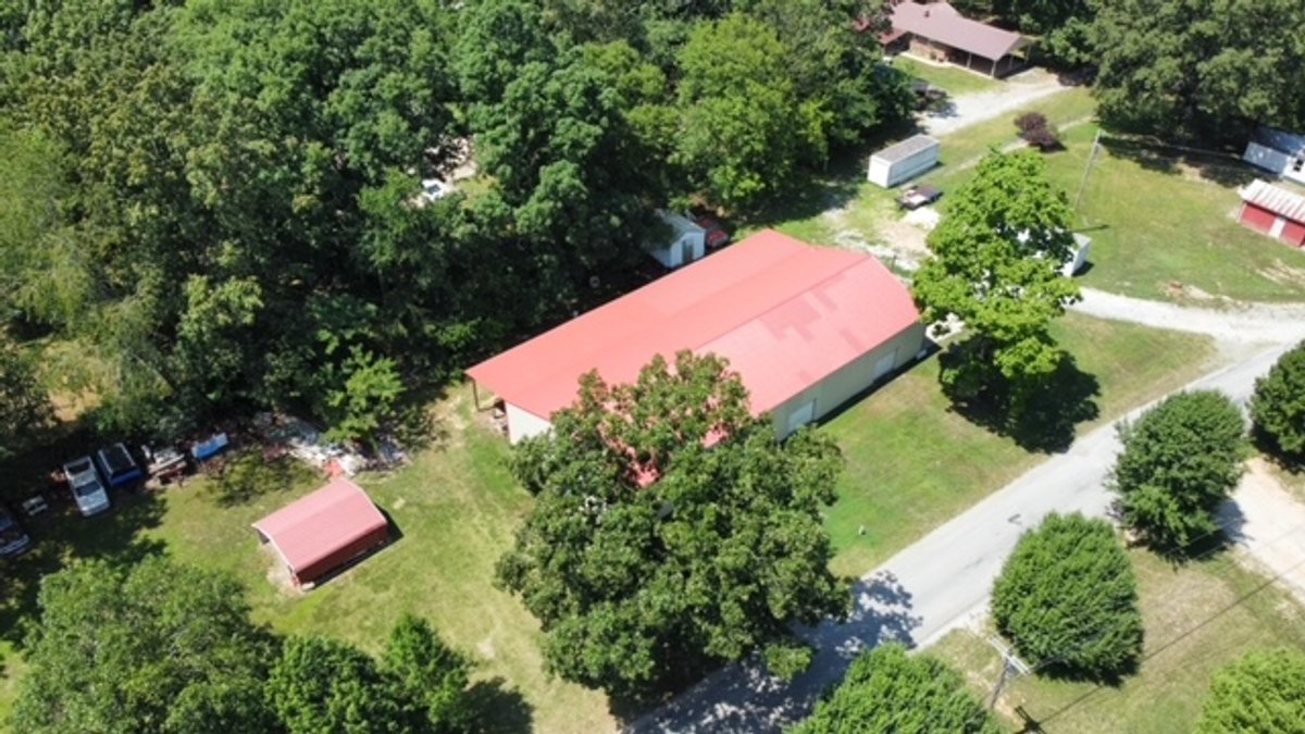 Image for Large Open Shop - 4,000 sq ft - Ideal for Multiple Uses - Centerville