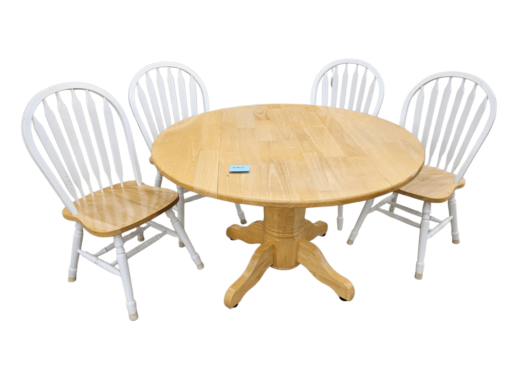 Vintage Round Table and Chairs (Z2)