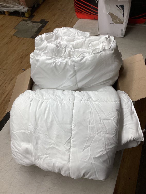 90”x102” White Comforter (S2)