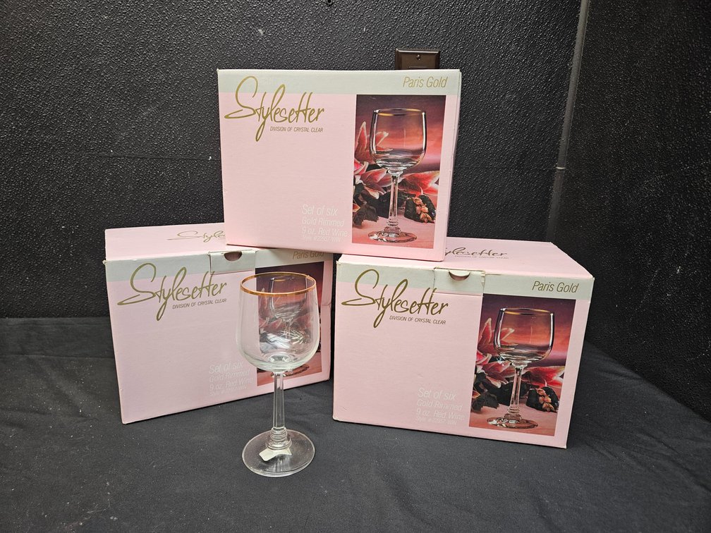 18 Stylesetter Crystal Wine Glass Lot (S-4)