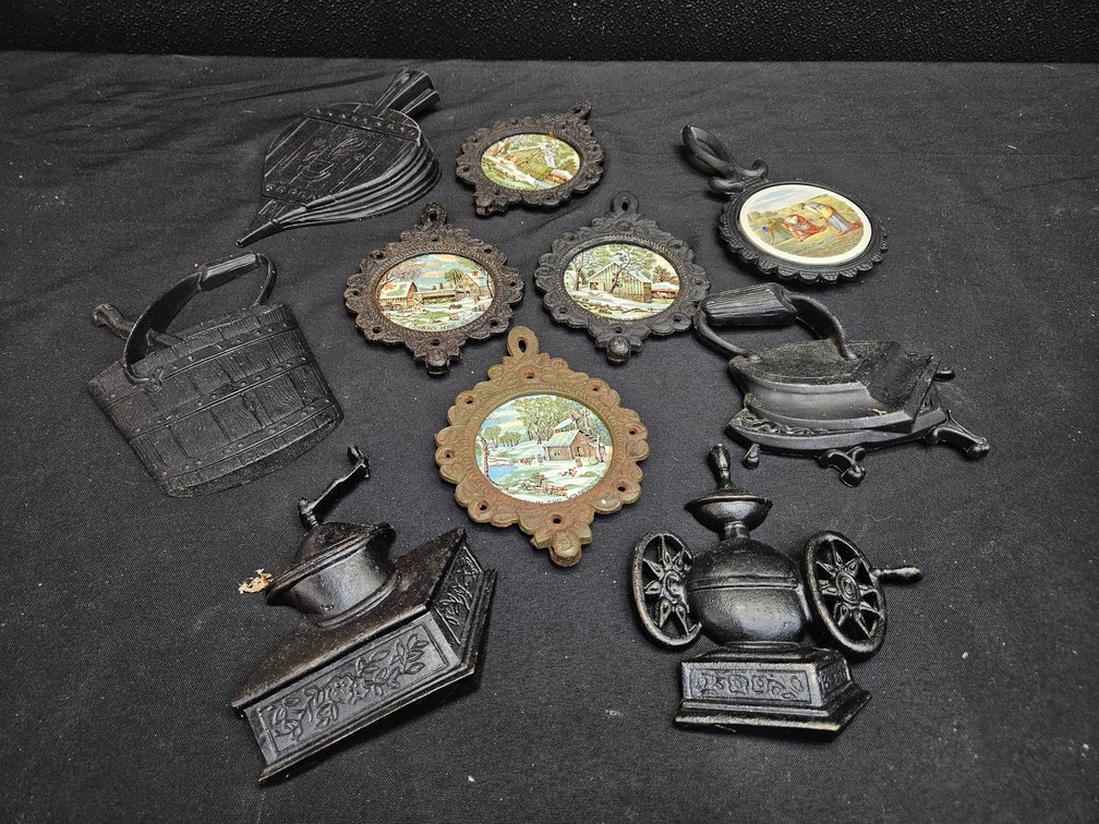 Iron Vintage Trivets and Decorations (S-4)