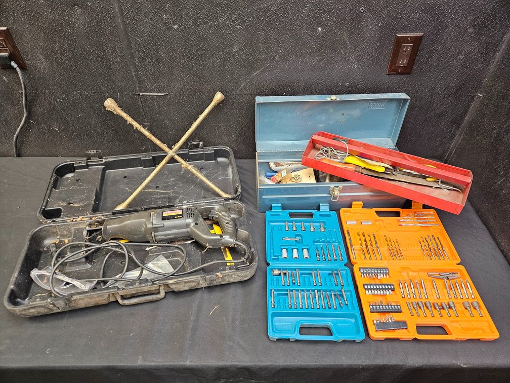 Craftsman Corded Sawzall, Drill Bits and Vintage Toolbox (S11)