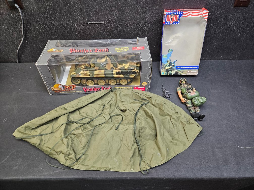 G.I.JOE 101st Airborne and 1:18 Scale Panther Tank (S7)