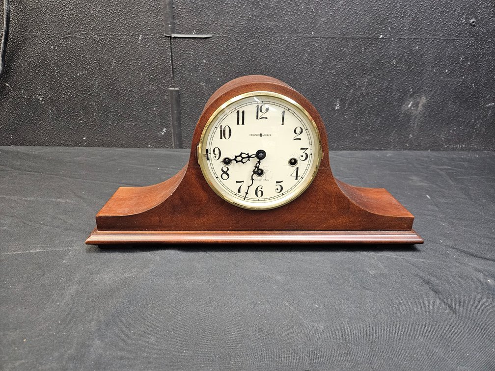 Howard Miller Mantle Clock (S7)