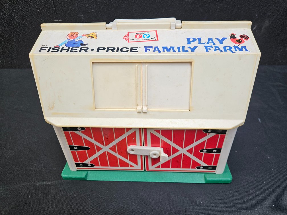 Fisher Price Family Play Farm (S8)