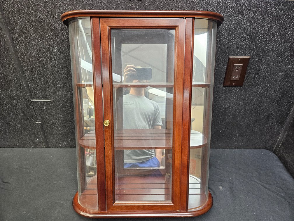Cabinet Style Curio (S11)