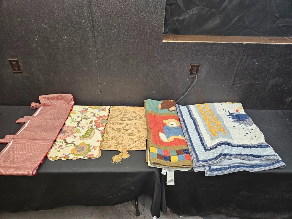 Quilted Tablerunner and Others (S7)