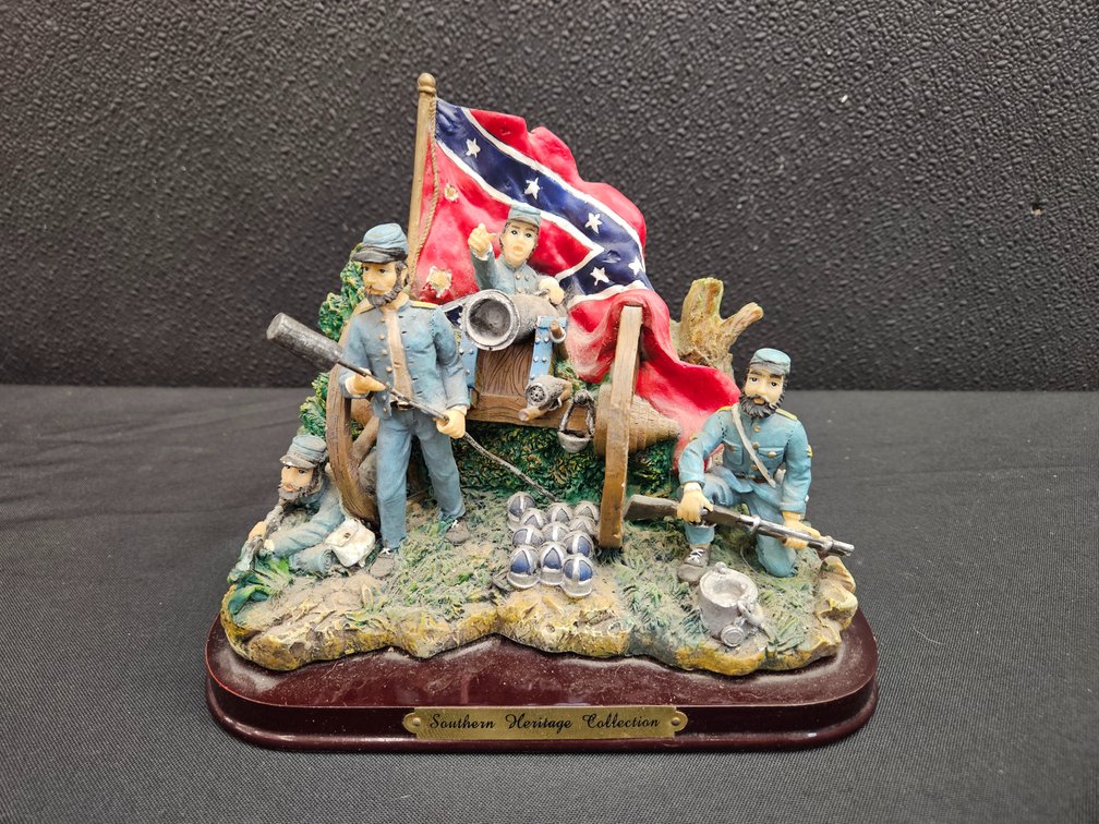 EDC 2001 Southern Heritage Collection resin figural display (S-6)