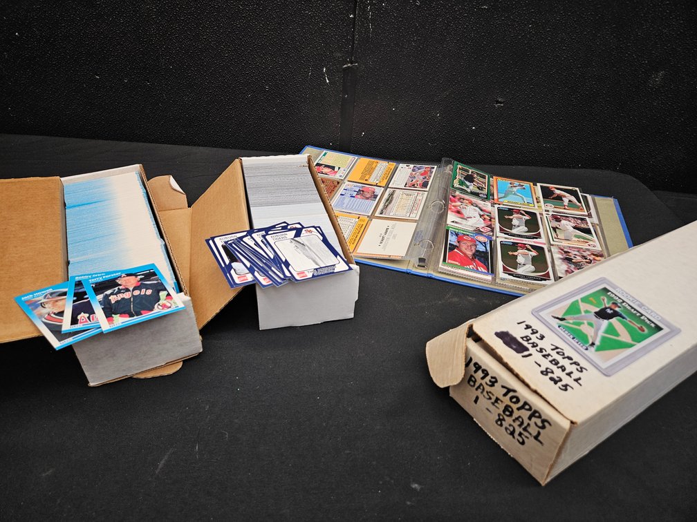 Baseball Card lot of 1980s-1990s sports card lot (S-6)