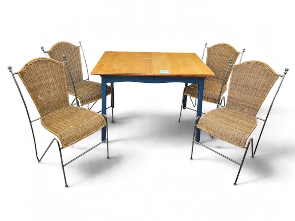 Kitchen Table & Chairs (Z2)