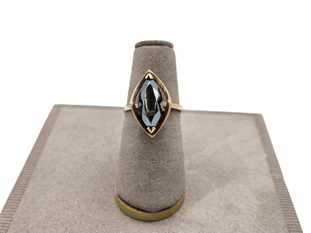 10K Yellow Gold Modern Marquis Ring (V)