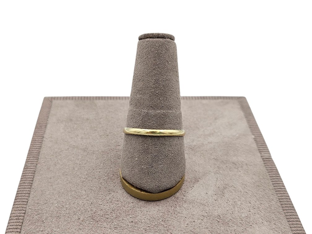 18K Yellow Gold Thin Antique Wedding Band (V)
