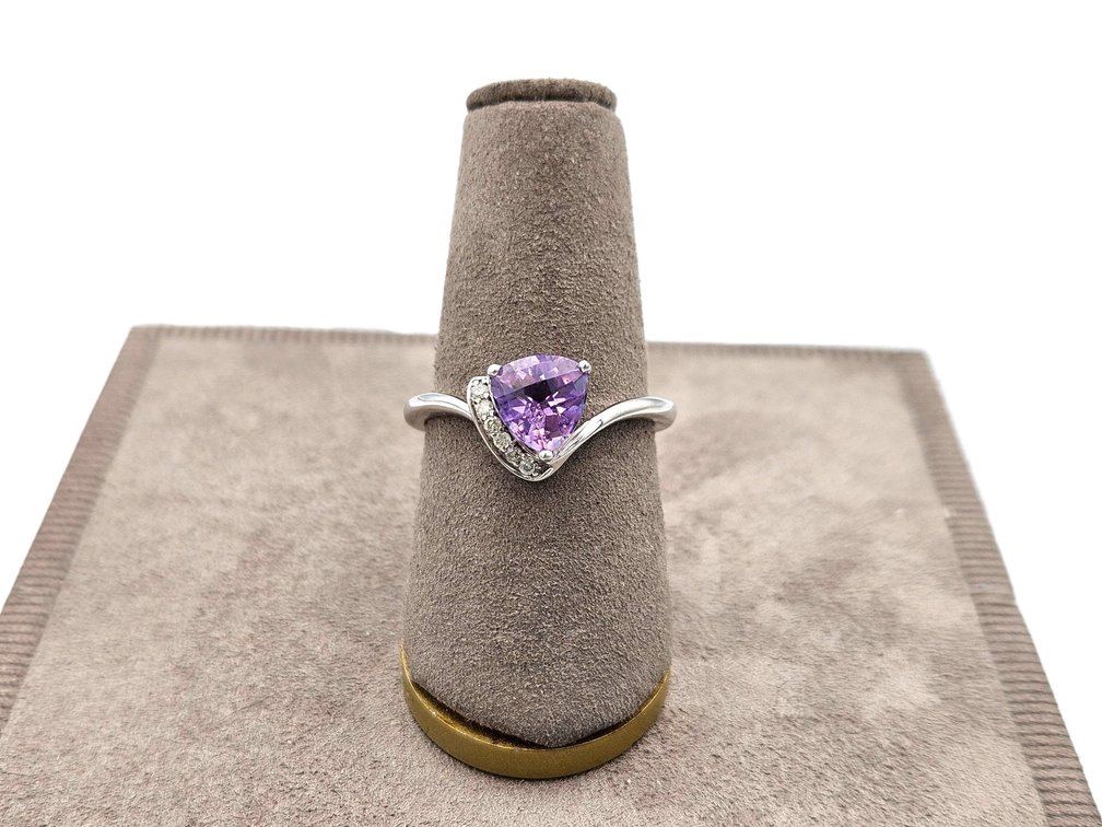 10K White Gold Amethyst/Diamond Ring (V)