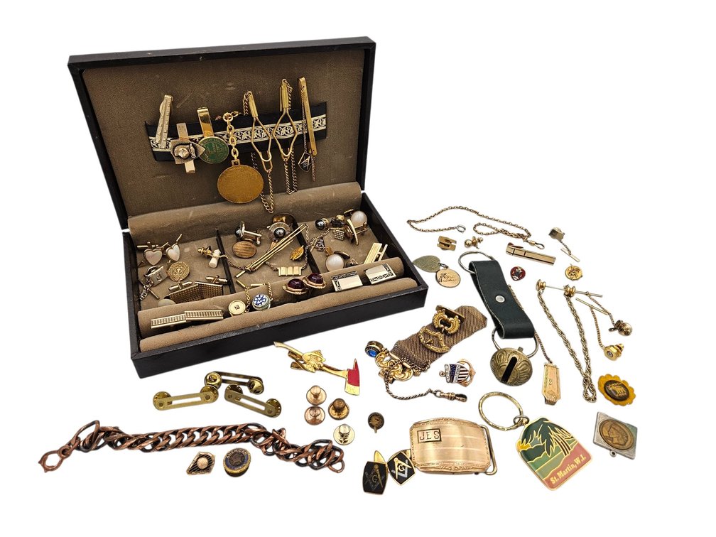 Gold-Colored Mens Vintage Costume Jewelry - Cufflinks, Tie Bars, Key Chains, and More (V)