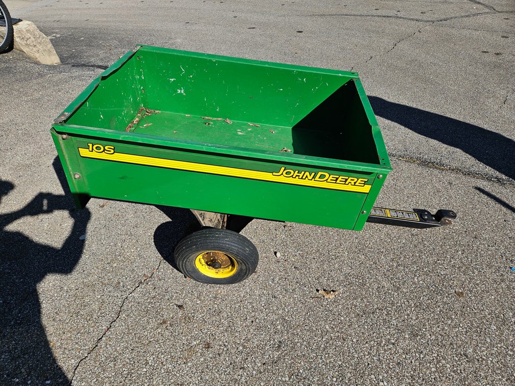 John Deer Lawn Mower Trailer (O)