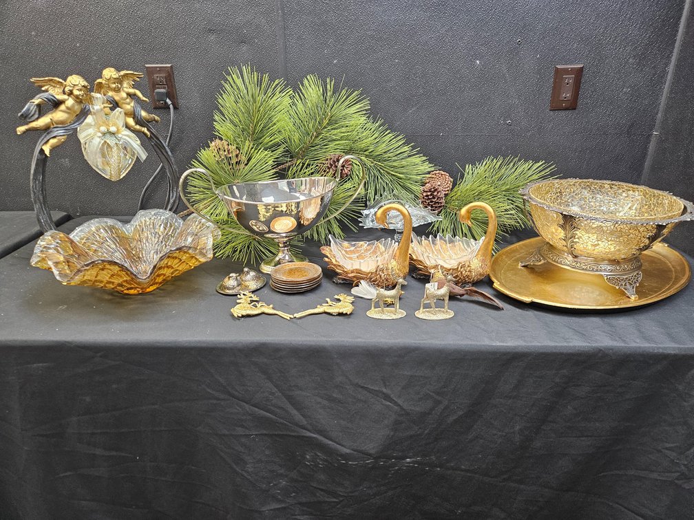 Golden and Greenery Decor (S9)