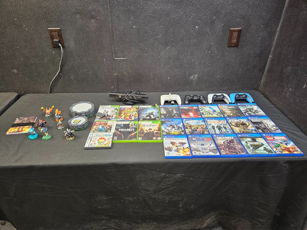 Game and Controller Assortment (S8)
