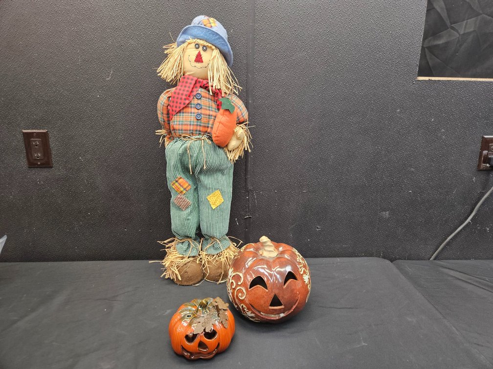 Scarecrow and Jack o'lantern Decorations (S11)