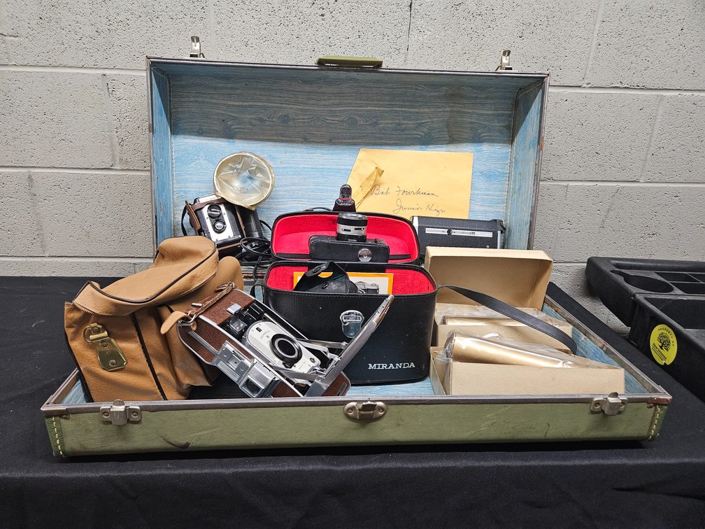 Vintage Cameras Lot in Suitcase (S-13)