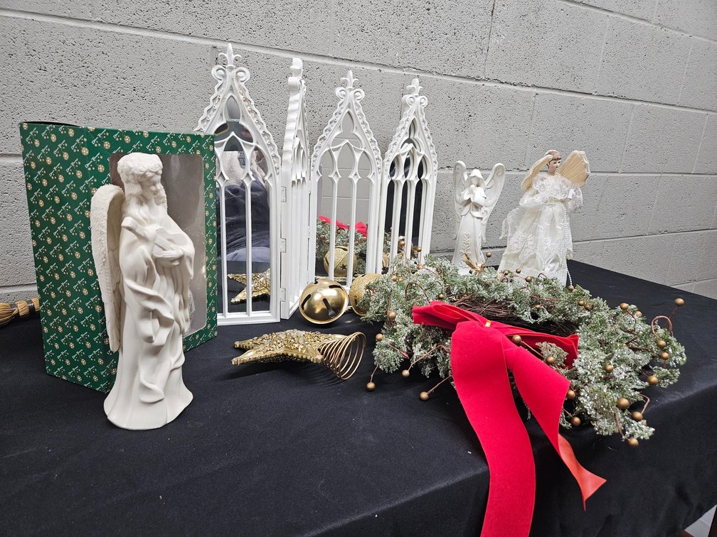 Christmas Angels, Wreath, Mirror Display, and More (S-13)