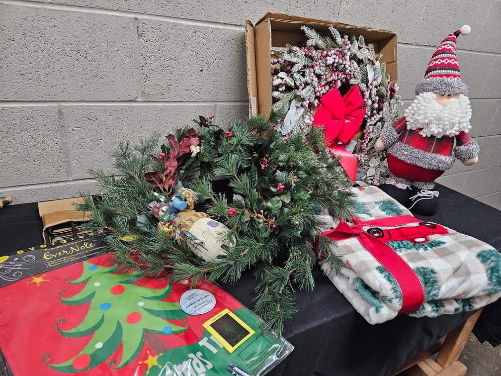 Christmas Wreaths, New Blanket, Outdoor Flag, and More (S-13)