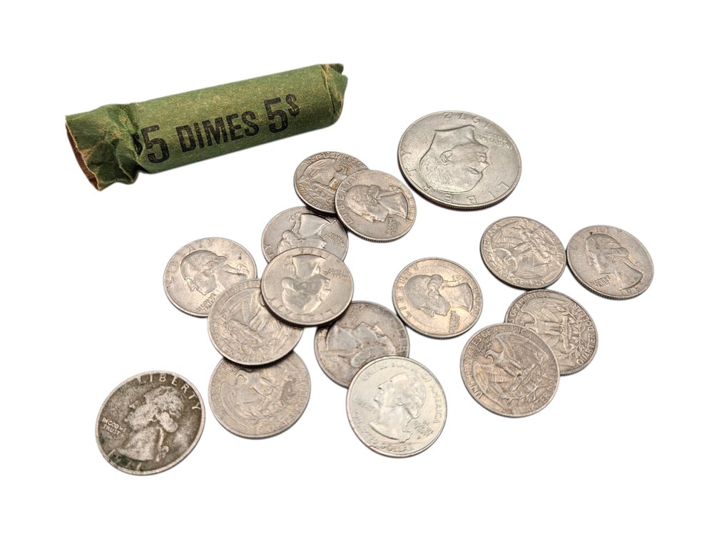 Assorted Quarters, Eisenhower Dollar, and Dimes (V)