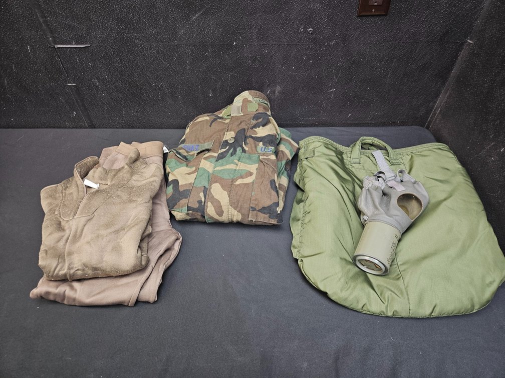 Size Medium Military Clothing (S9)