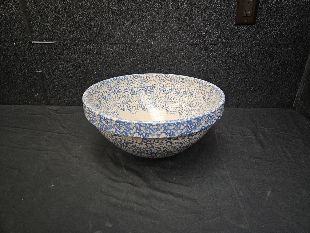16" Wide Roseville Mixing Bowl (S9)