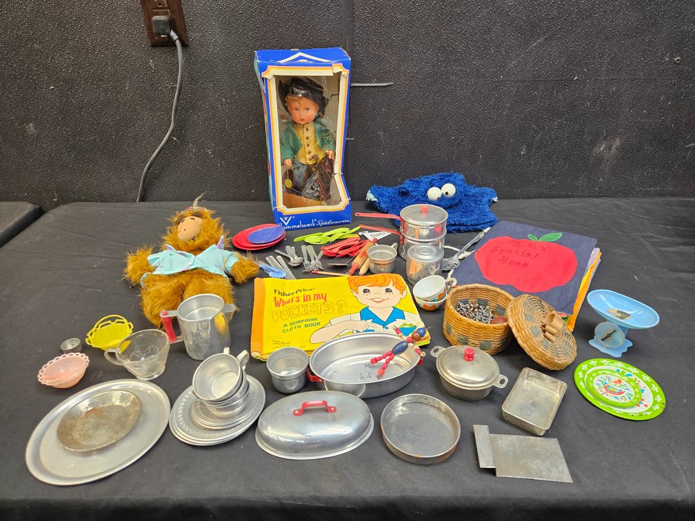 Vintage Play Sets, Toys and Dolls (S8)