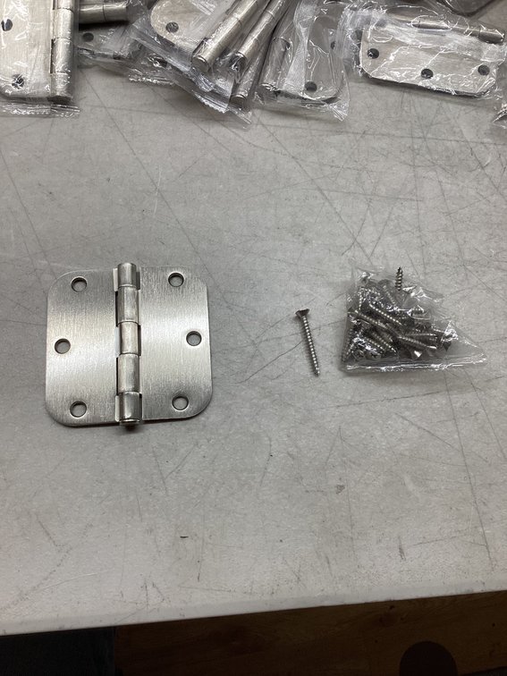 39 Hinges and Screws (S4)