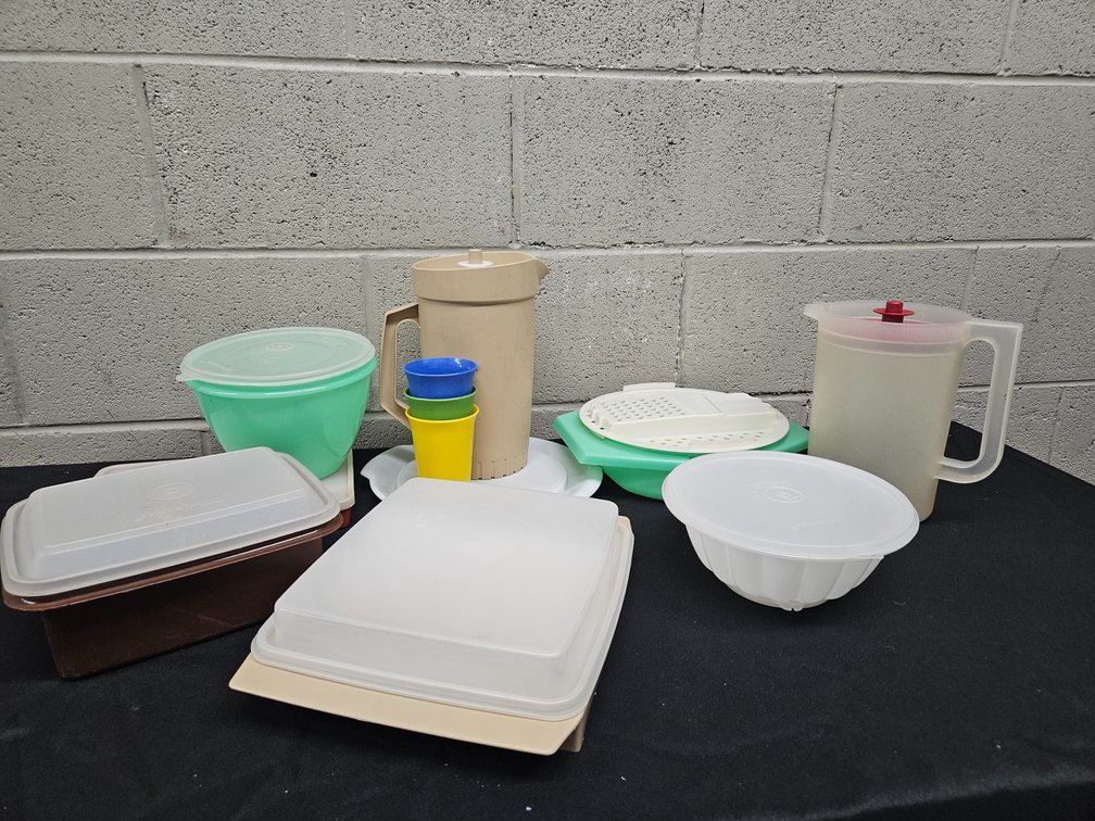 Vintage Tupperware Lot (S-10)