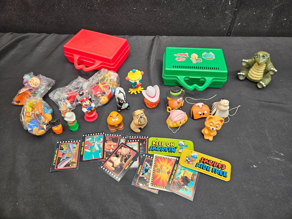 Assorted Fast-food Collectibles (S4)