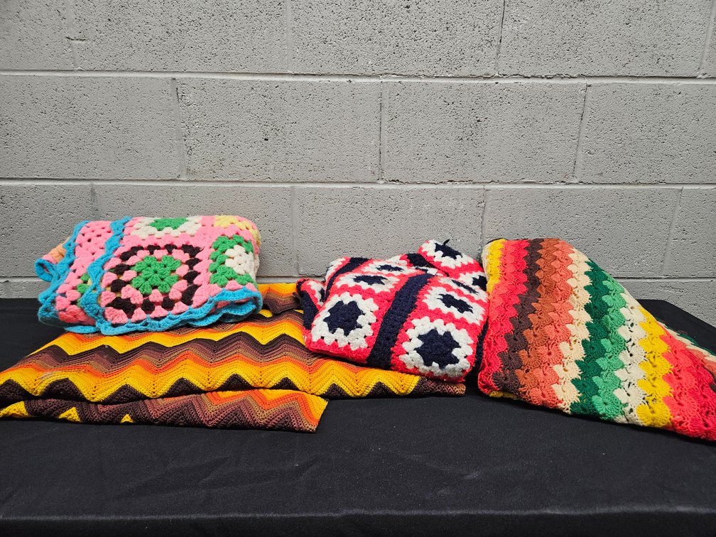 Vintage Crochett Blankets Lot (S-10)