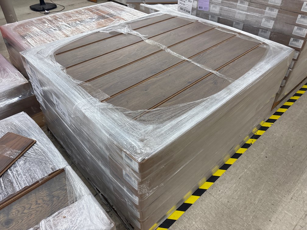 725.40 sqft Pergo Pro Aventcross Oak Waterproof Click Laminate Flooring