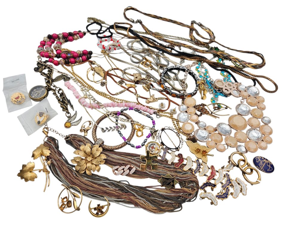 Costume Jewelry Lot (V)