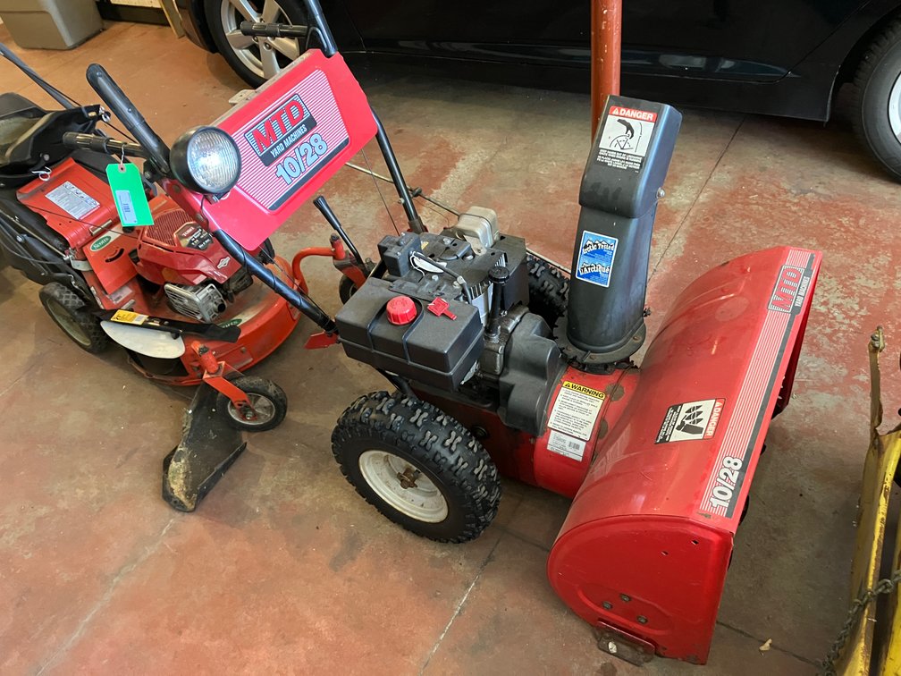 MTD Yard Machines 10/28 Snow Blower