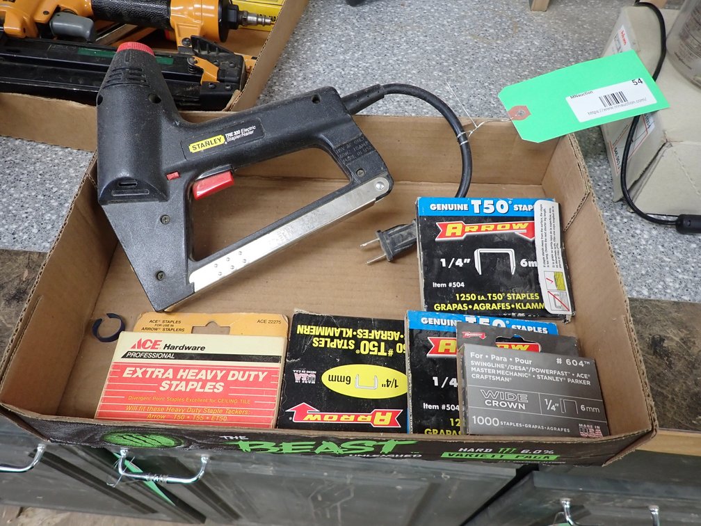 Stanley TRE 300 electric stapler/nailer with staples