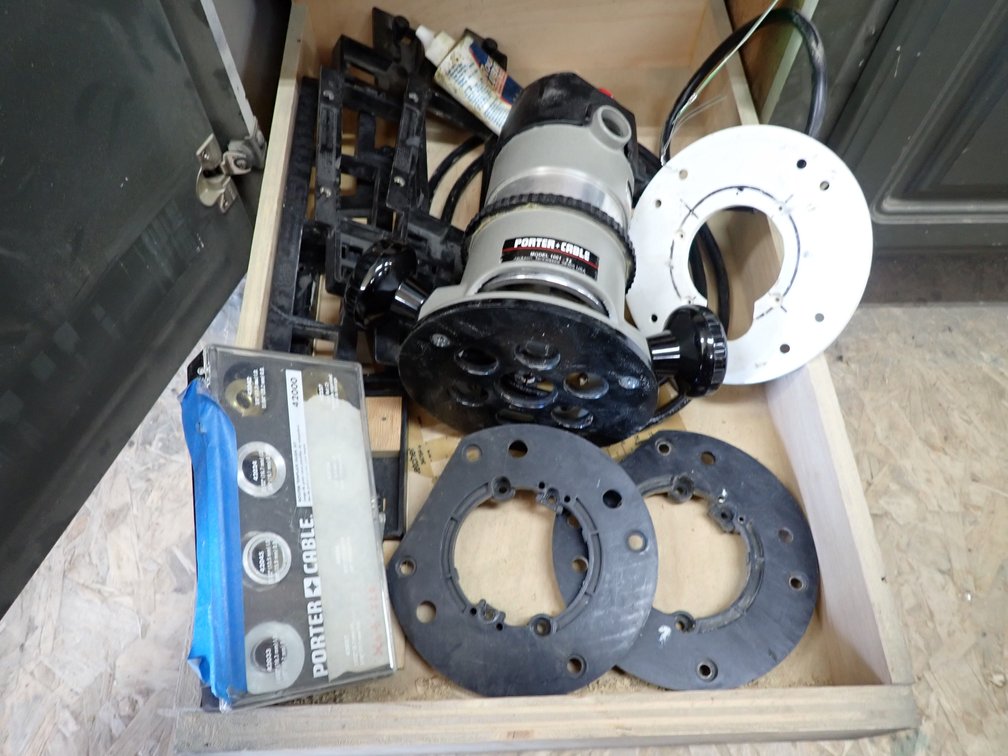 Porter Cable model 1001-T2 router (fits jig in lot 238)