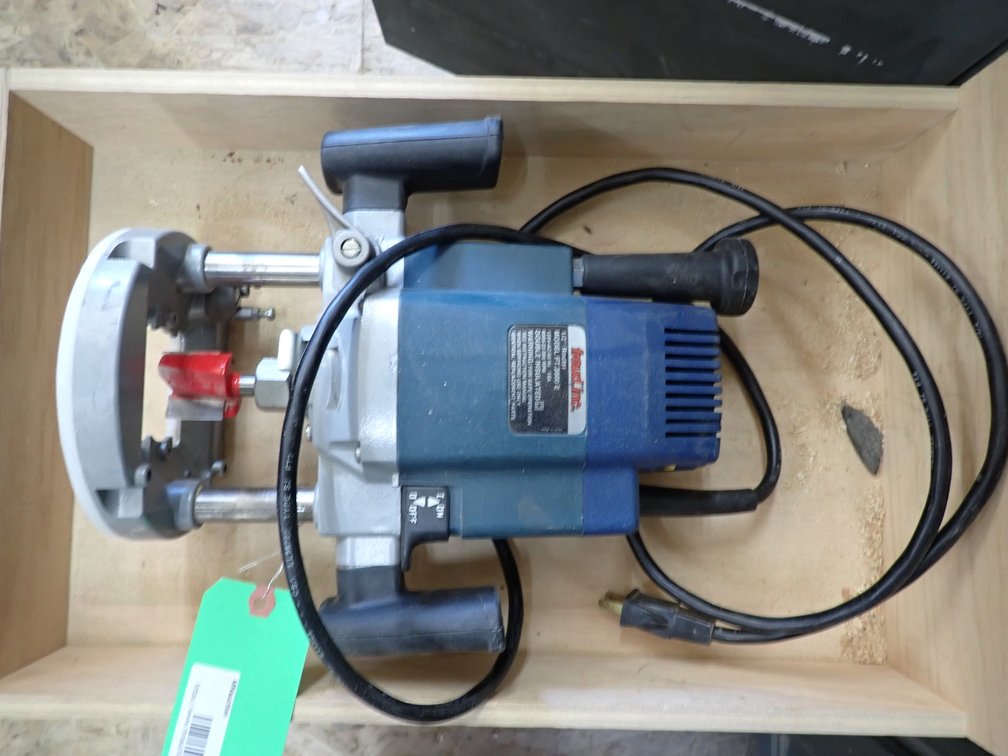 Freud 1/2" plunge router, model FT2000E
