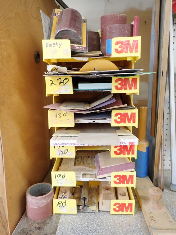 Assorted sandpaper with 3M storage rack