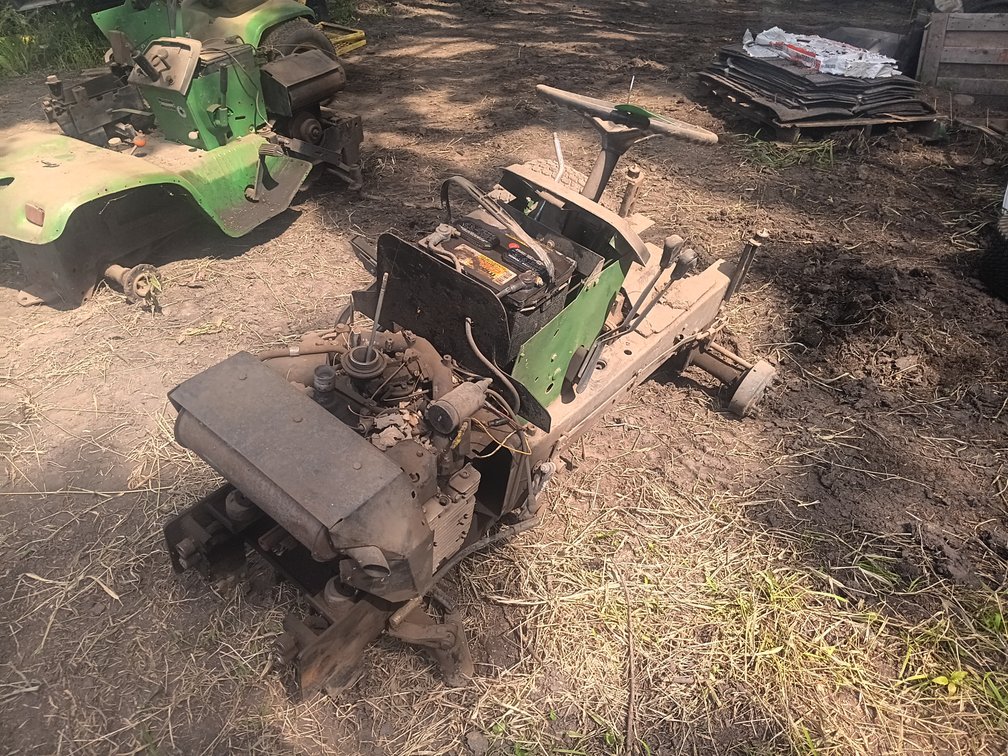 John Deere 317