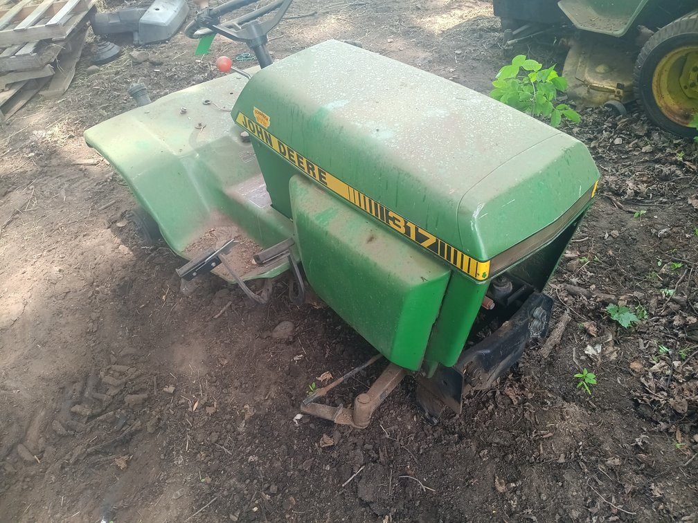 John Deere 317